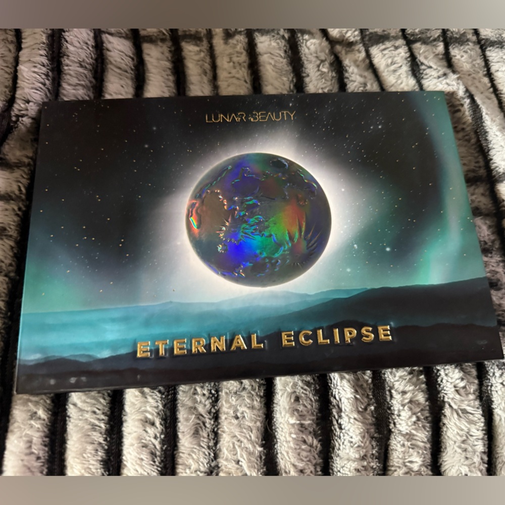 Lunar Beauty Eternal Eclipse Palette